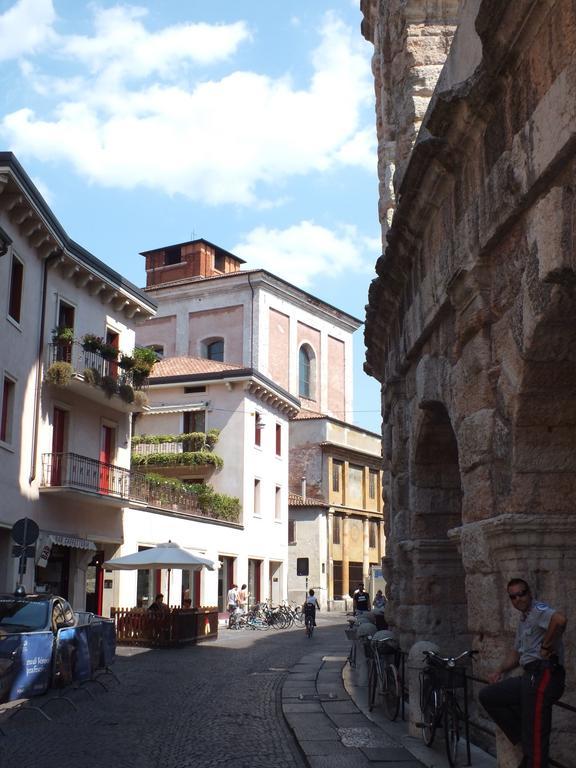 La Terrazza Sull'Arena Apartment Verona Bagian luar foto