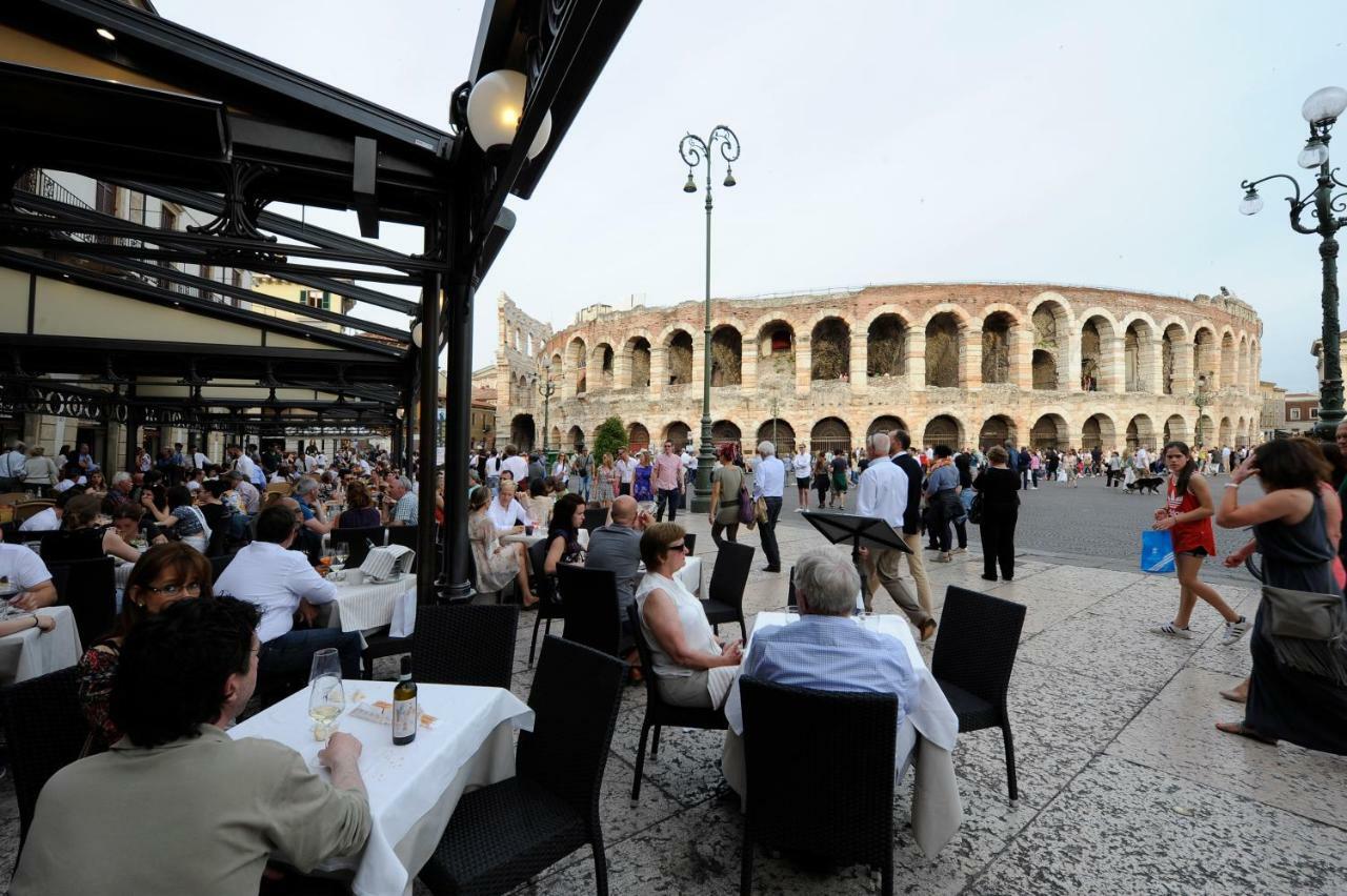 La Terrazza Sull'Arena Apartment Verona Bagian luar foto